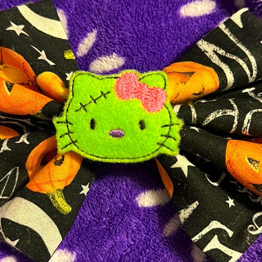 Hello Kitty Halloween bow